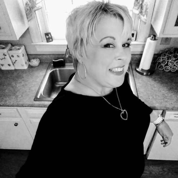 Meet your Posher, Sandra - Picture 1 of 1